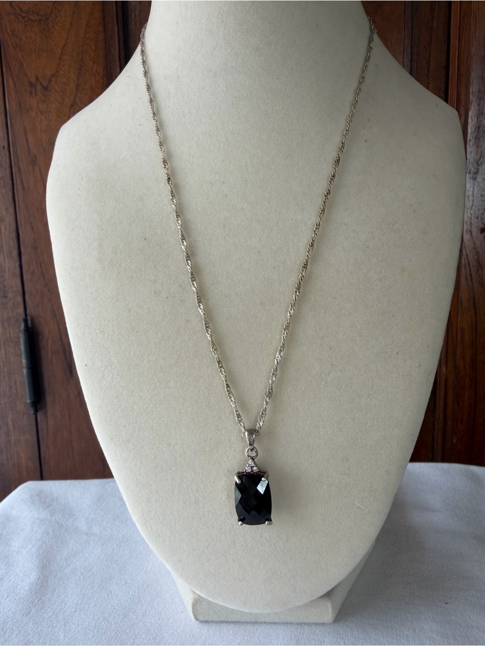 18KGP Faceted Black Stone Pendant Necklace Rhinestone Accent Silver Tone